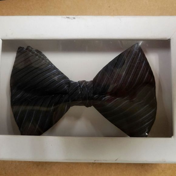 Bow Tie - Picture 1 of 4